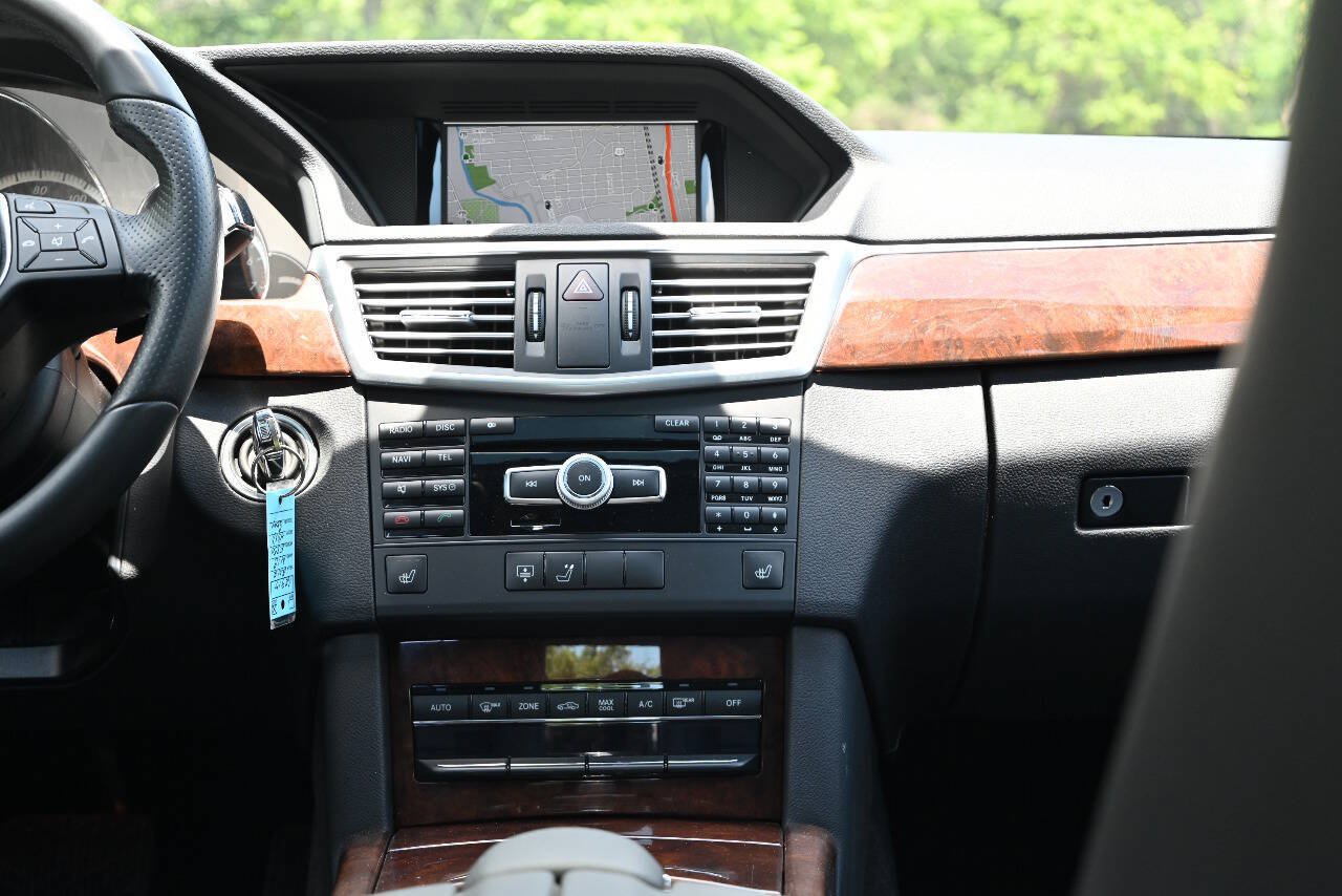Used 2012 Mercedes-Benz E 350 4MATIC Sedan image 17