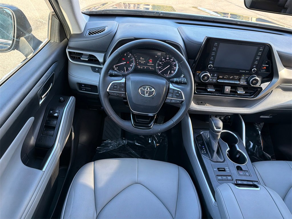 Used 2020 Toyota Highlander XLE image 23