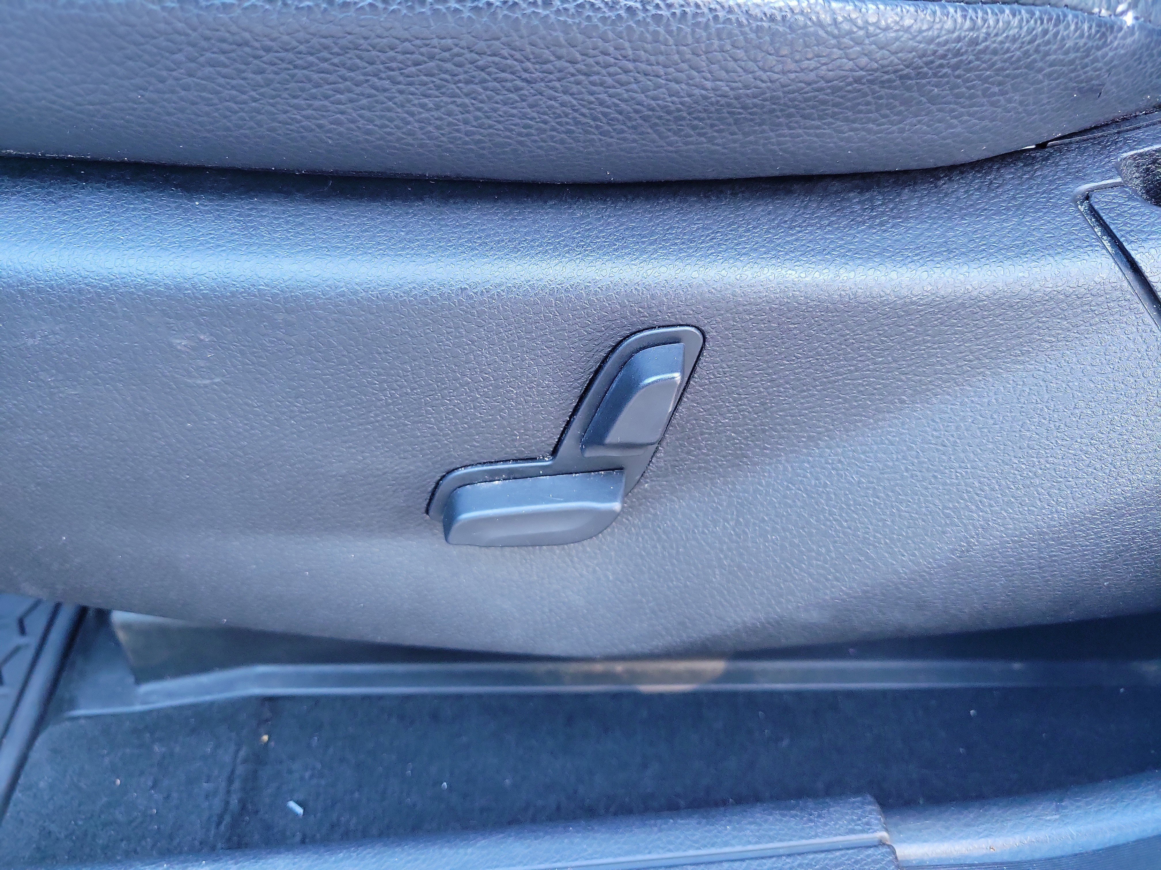 Used 2013 Mercedes-Benz GLK 350 4MATIC image 24