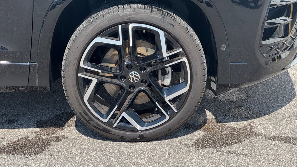 Used 2026 Volkswagen Tiguan SEL R-Line AWD/4WD image 3