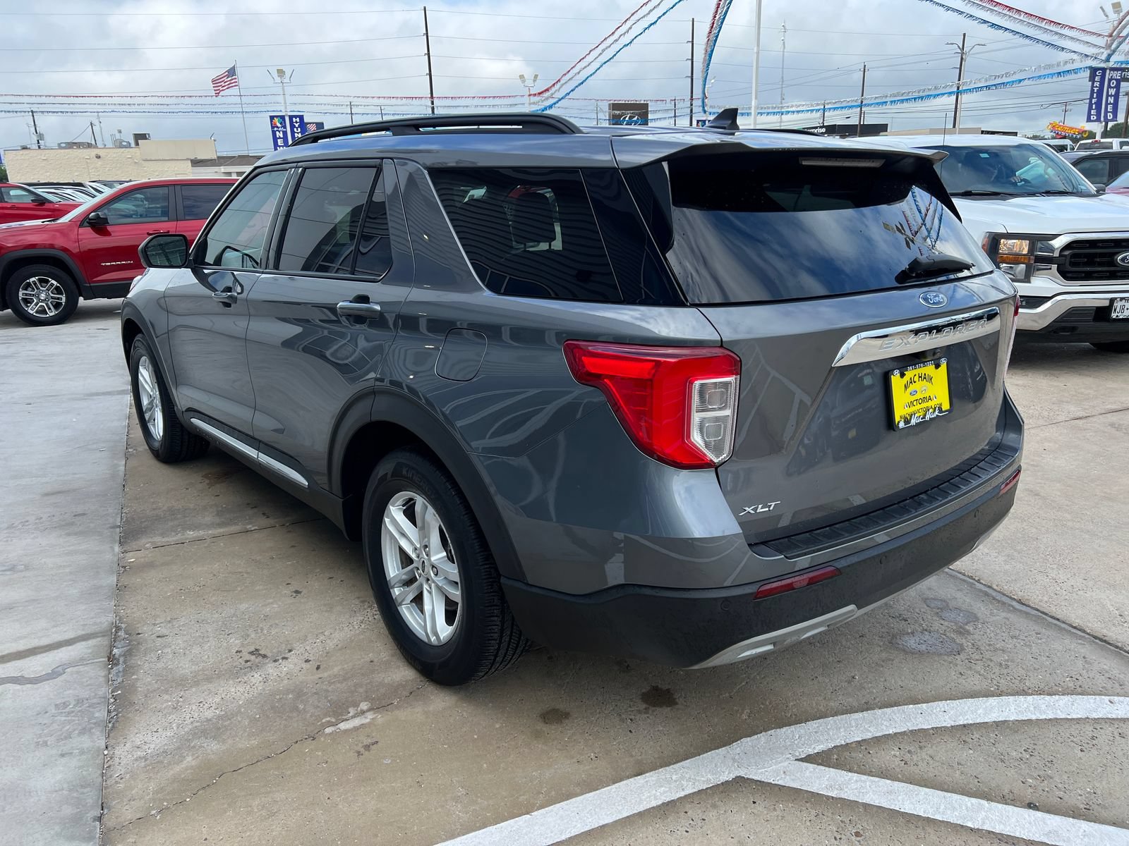 Used 2023 Ford Explorer XLT w/ Equipment Group 202A RWD image 5