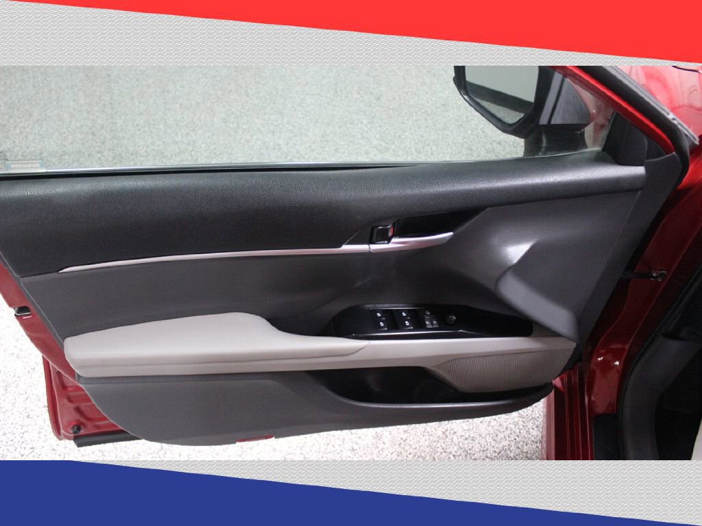 Used 2020 Toyota Camry SE image 13