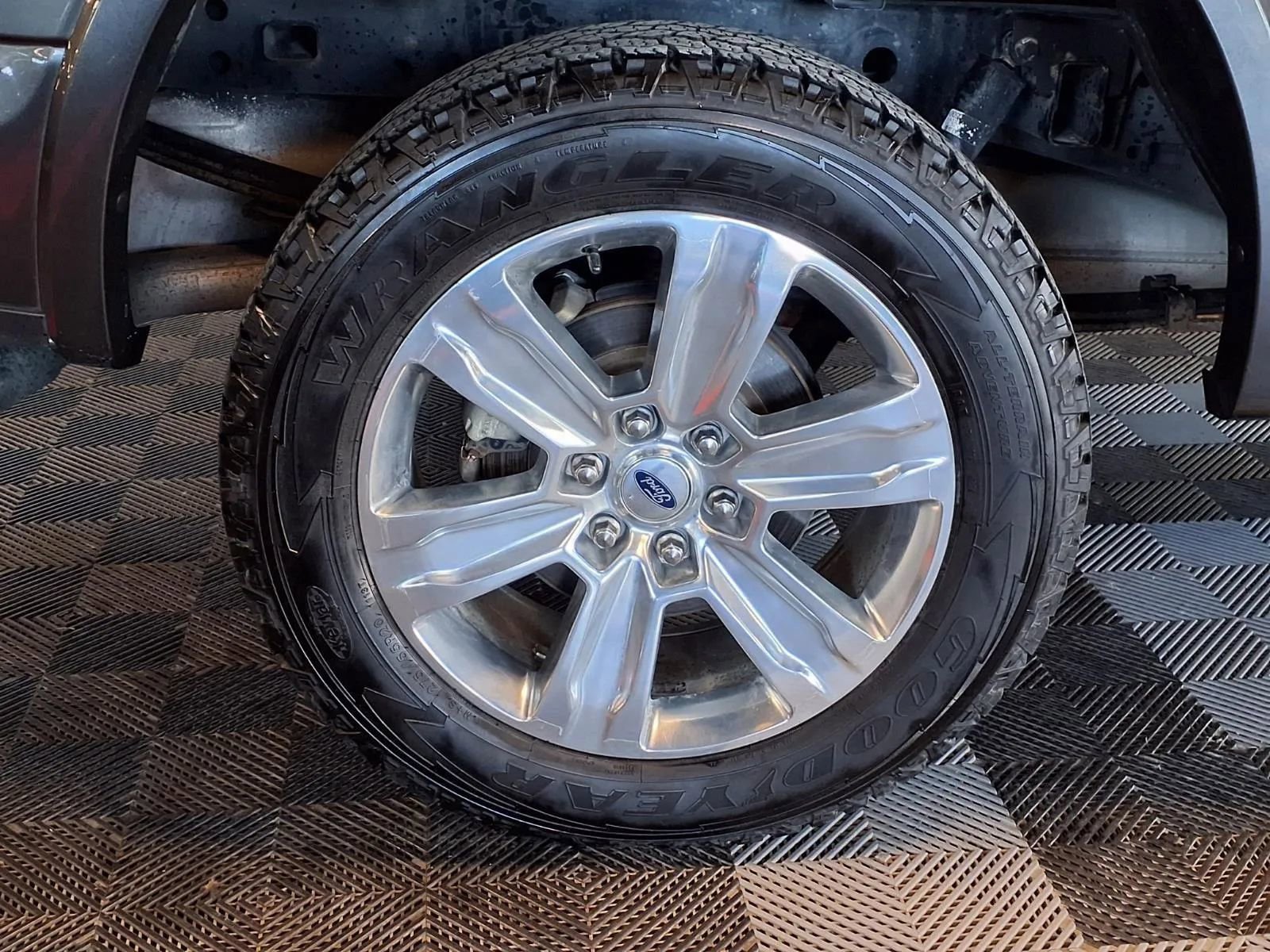 Used 2019 Ford F150 Platinum w/ Equipment Group 701A Luxury AWD/4WD image 8