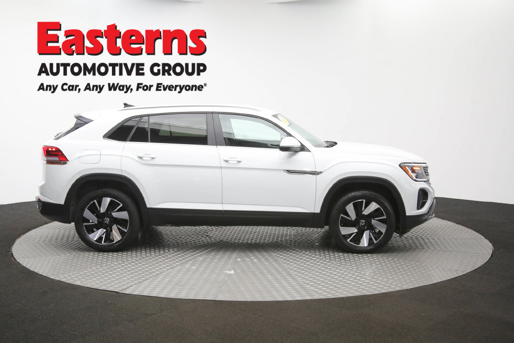 Used 2025 Volkswagen Atlas Cross Sport SE FWD image 45