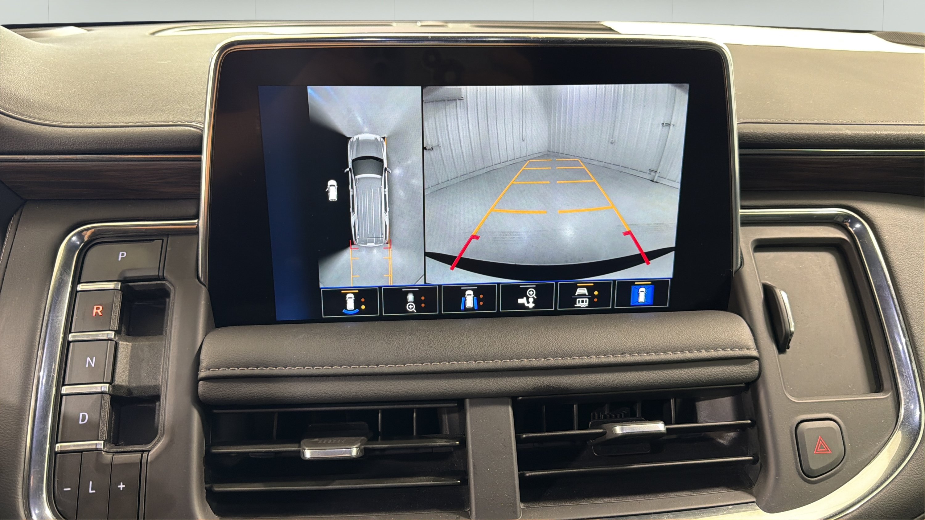 Used 2023 Chevrolet Tahoe LT w/ Luxury Package RWD image 16