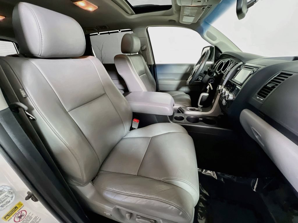 Used 2016 Toyota Sequoia Limited w/ Safety & Convenience Package AWD/4WD image 26