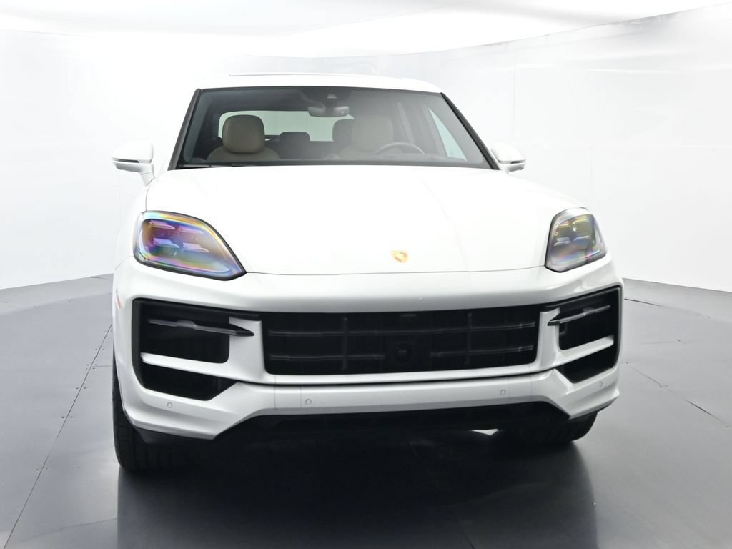 Certified 2025 Porsche Cayenne E-Hybrid w/ Premium Package Plus AWD/4WD image 18