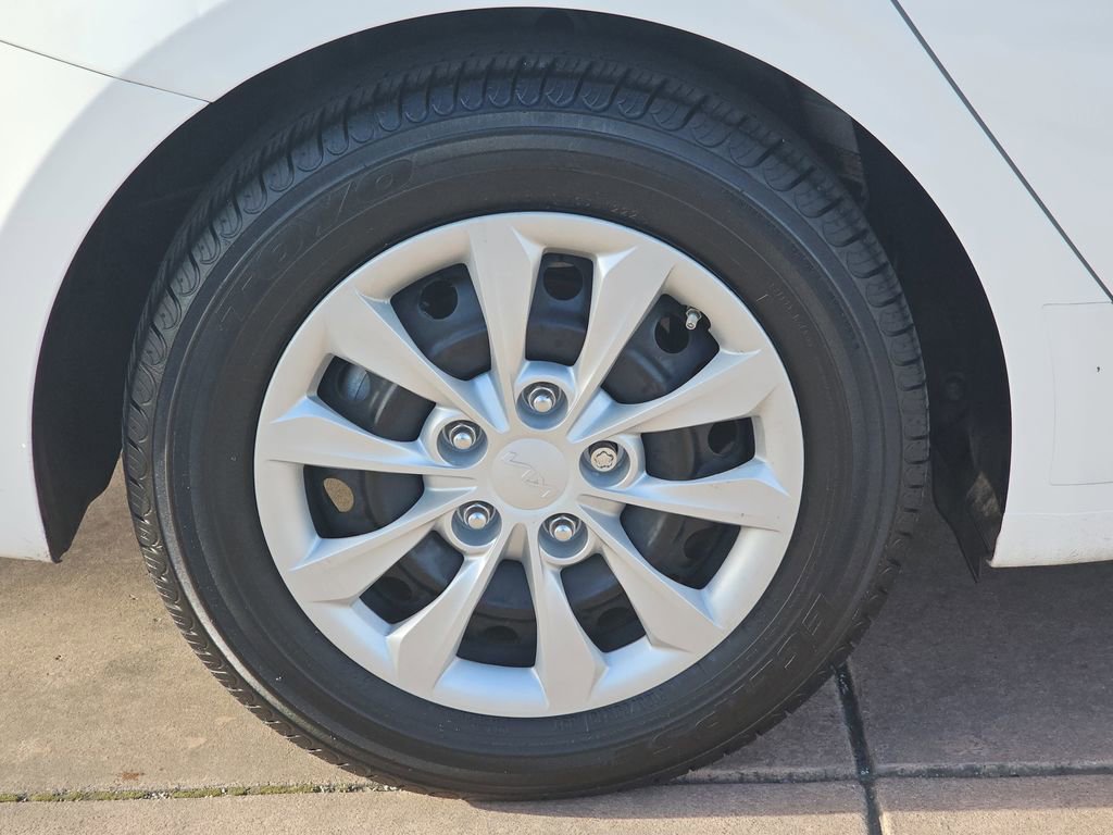 Used 2023 Kia Forte LX image 38