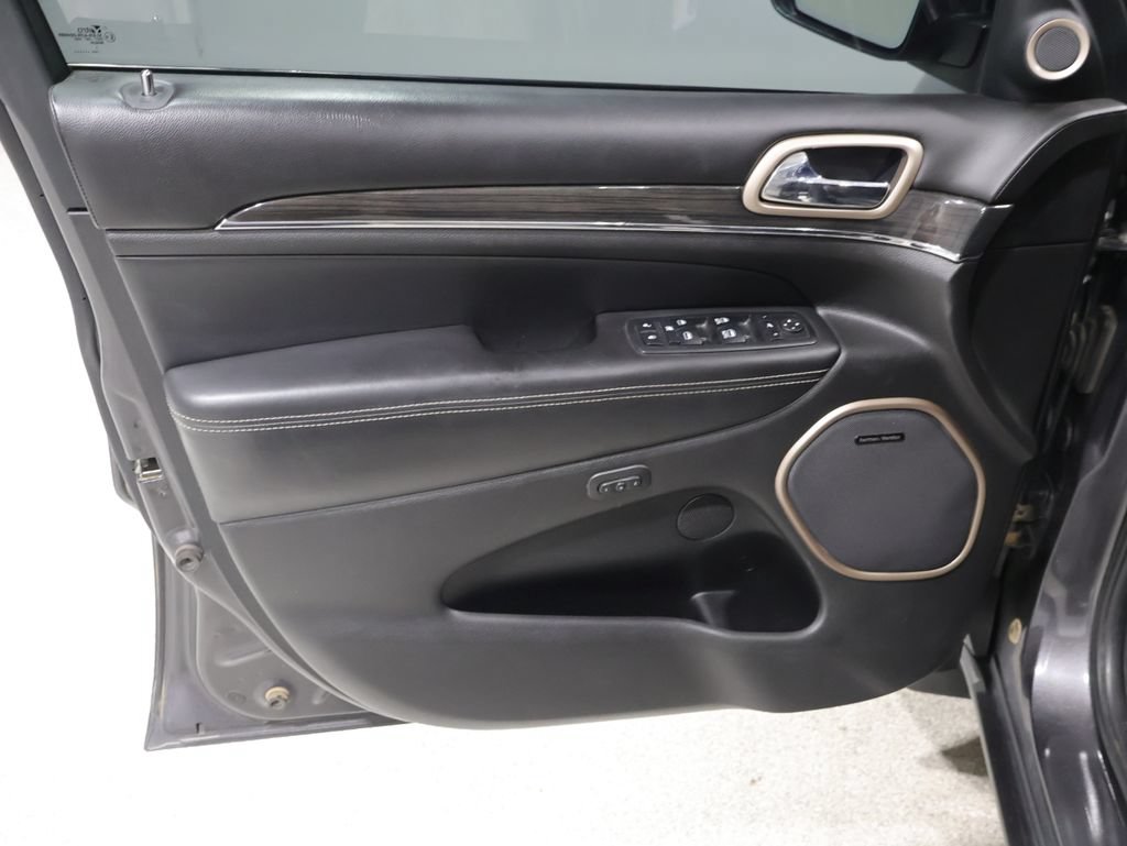 Used 2017 Jeep Grand Cherokee Overland w/ Jeep Active Safety Group AWD/4WD image 14