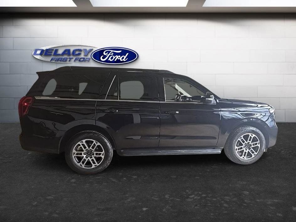 Used 2025 Ford Expedition Active image 9