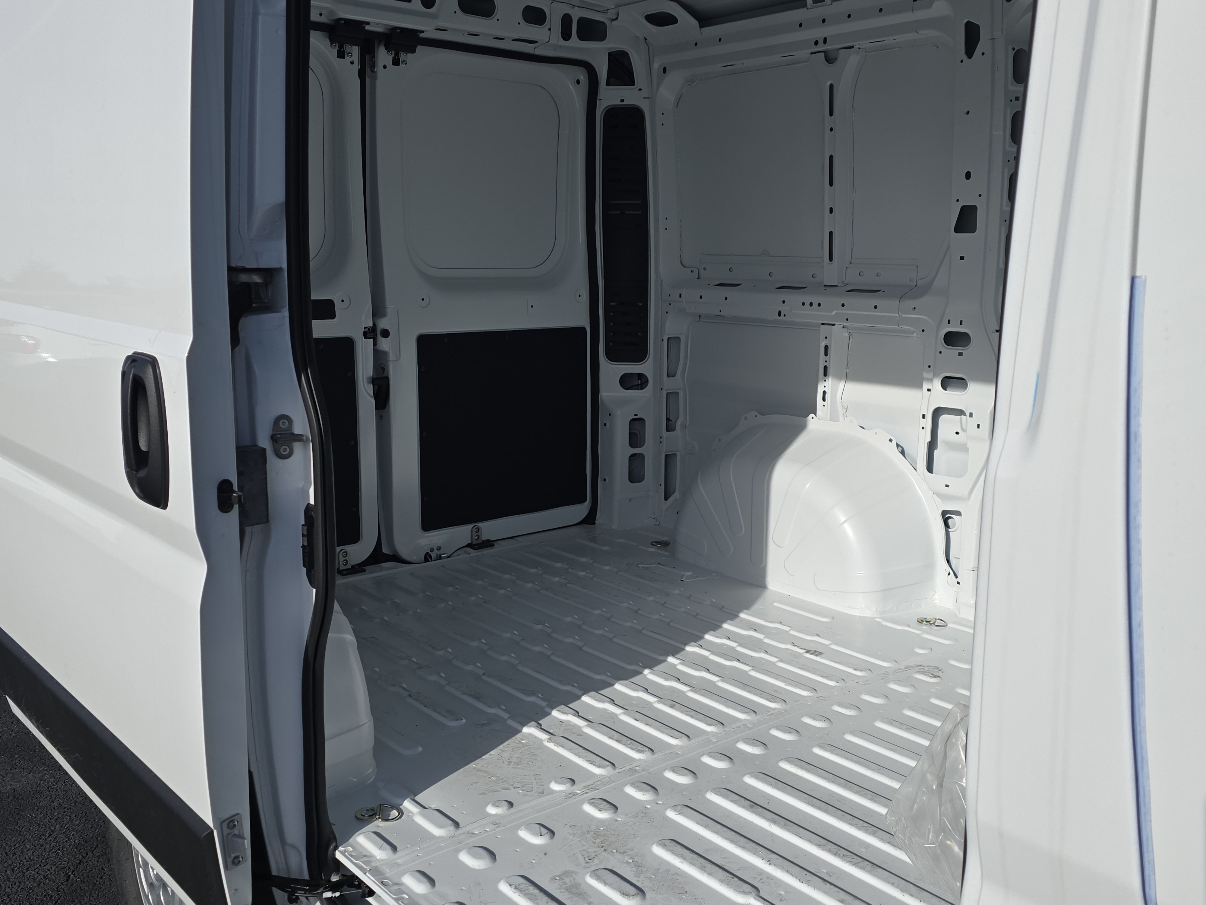 New 2026 RAM ProMaster 1500 w/ Convenience Group FWD image 21