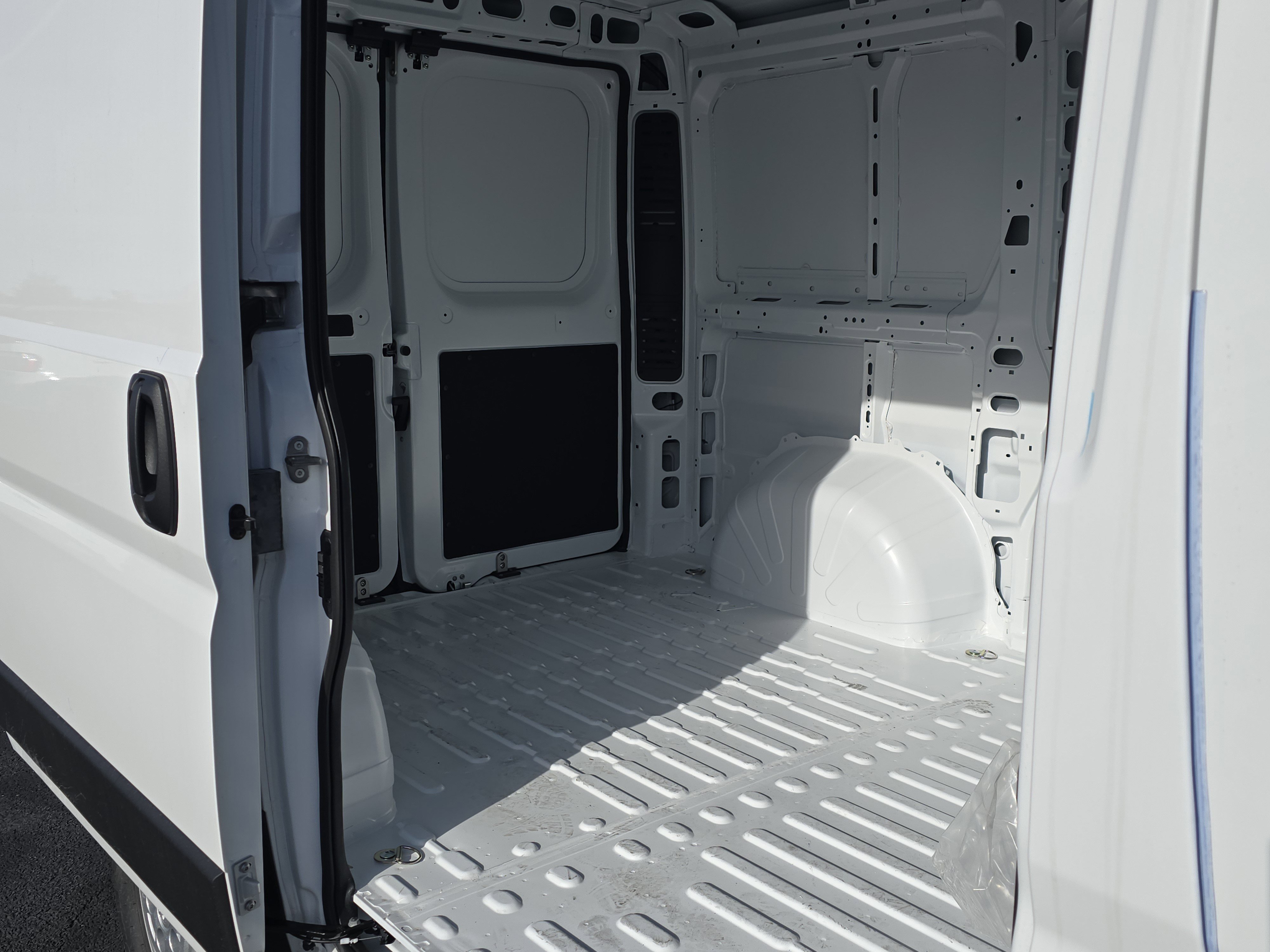 New 2026 RAM ProMaster 1500 w/ Convenience Group FWD image 21
