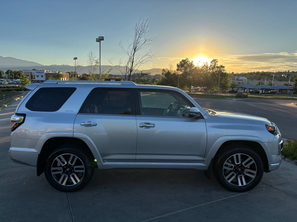 Used 2020 Toyota 4Runner Limited AWD/4WD image 9