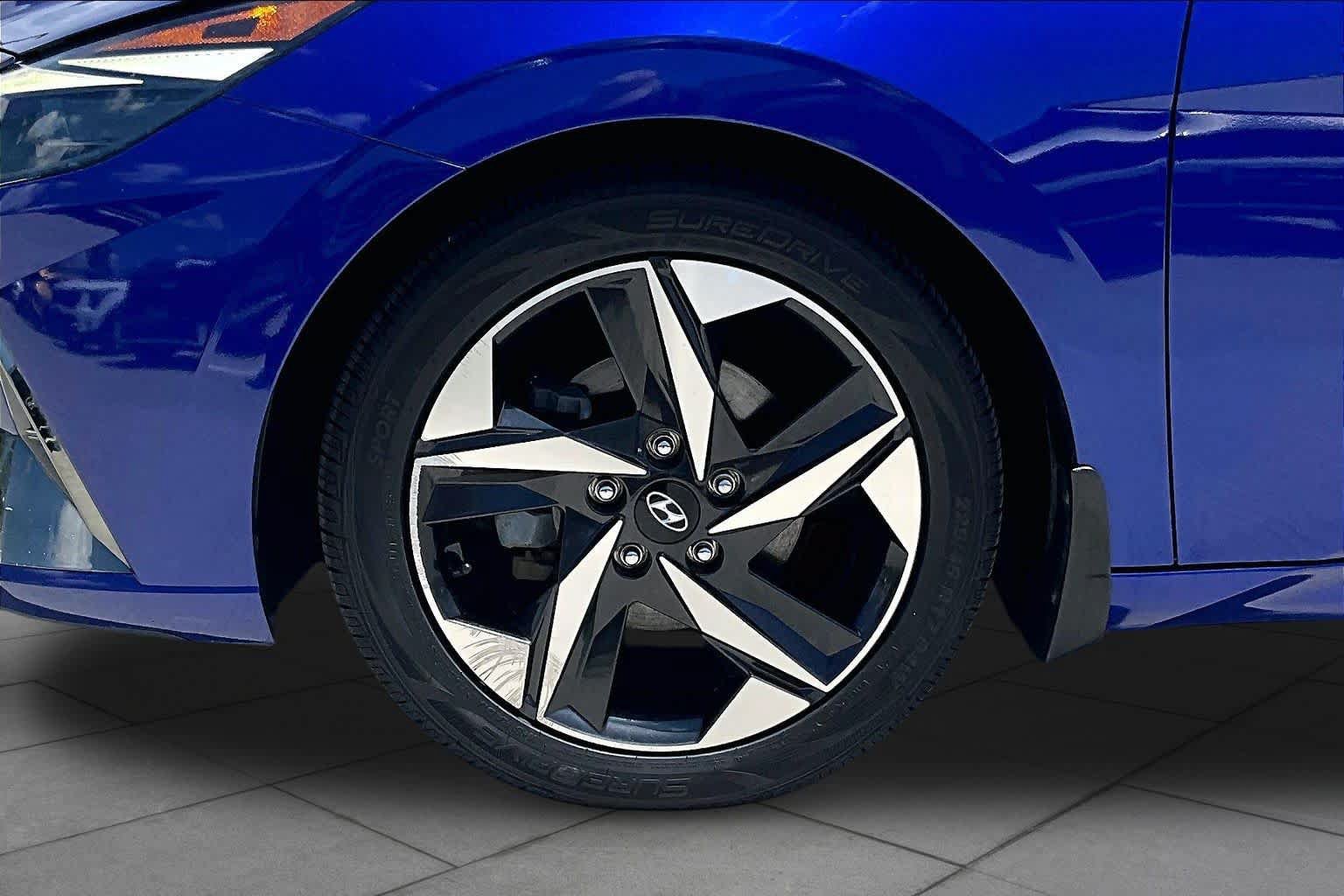 Used 2022 Hyundai Elantra SEL w/ Convenience + Premium Package FWD image 10