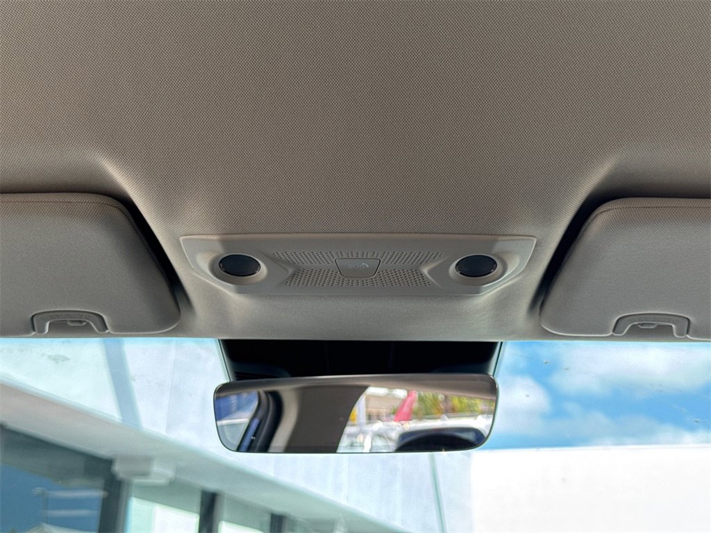 New 2025 VinFast VF 8 Eco image 23