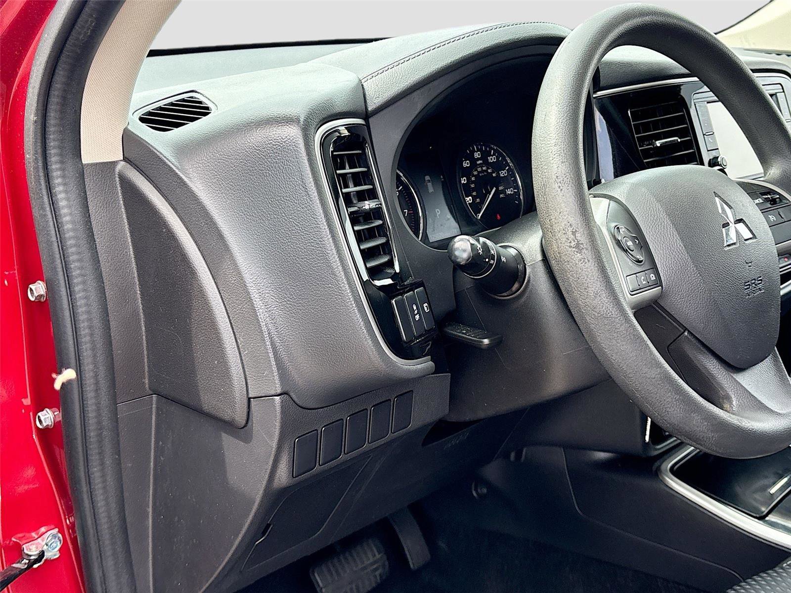 Used 2019 Mitsubishi Outlander ES FWD image 10