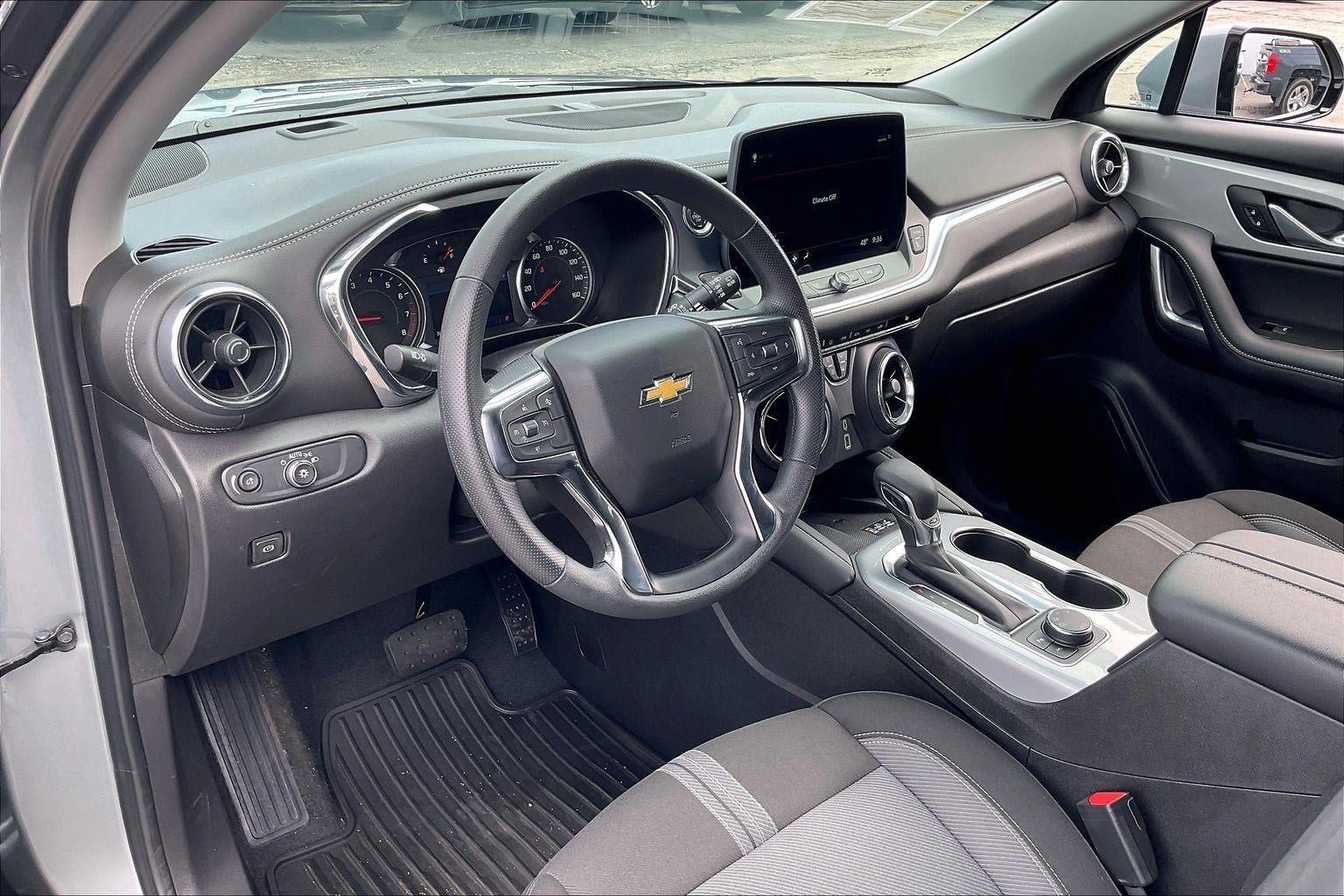 Used 2025 Chevrolet Blazer LT w/ Convenience Package AWD/4WD image 16
