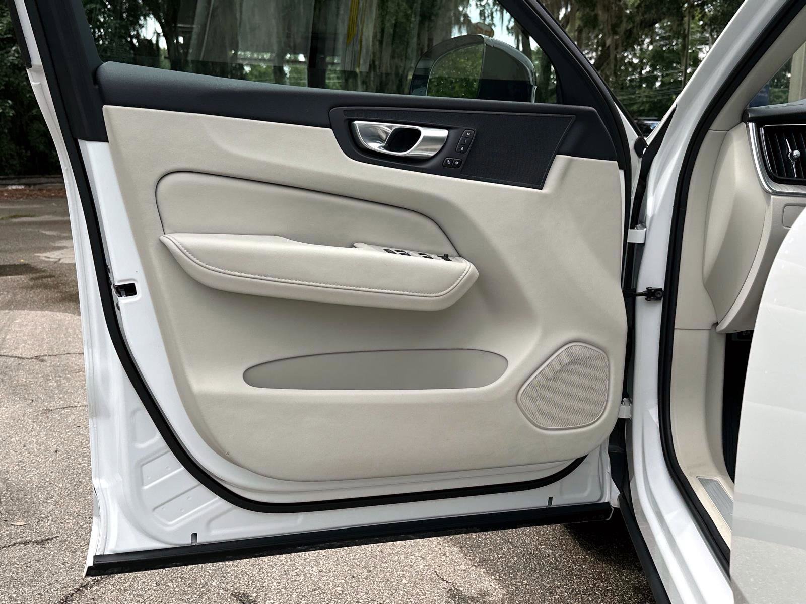 Certified 2024 Volvo XC60 B5 Plus image 16