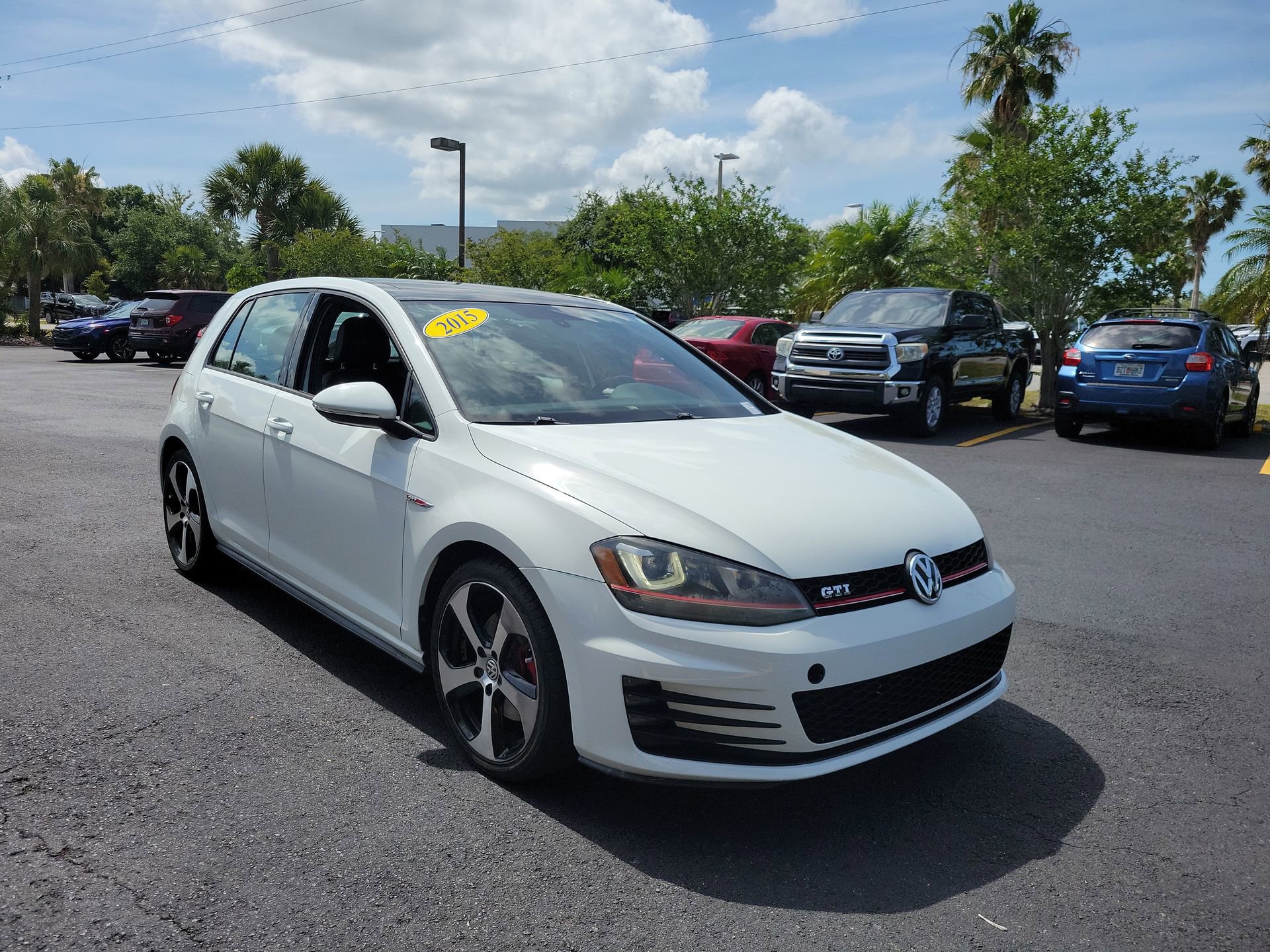 Used 2015 Volkswagen Golf 4-Door FWD image 2