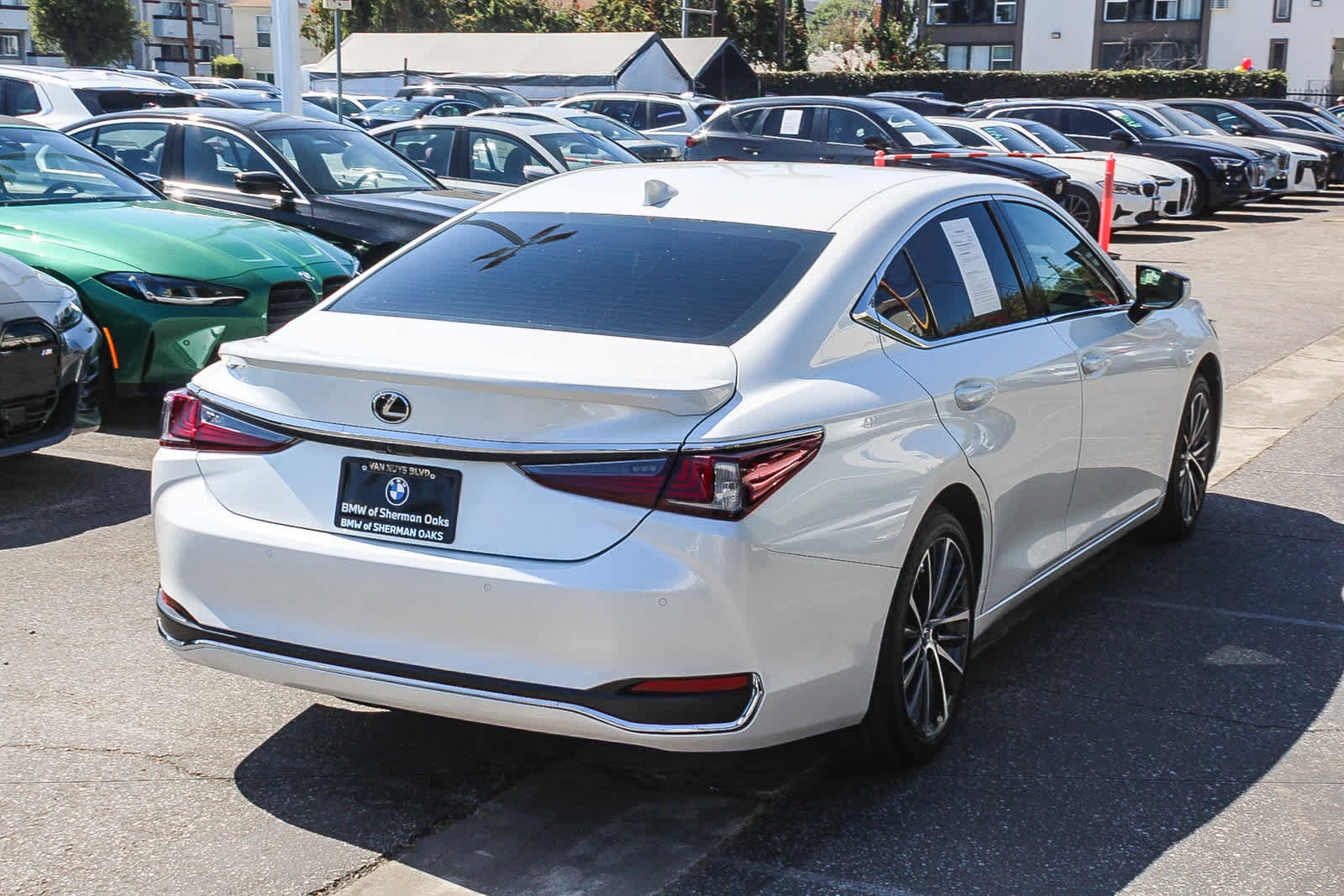 Used 2025 Lexus ES 300h w/ Premium Package FWD image 4