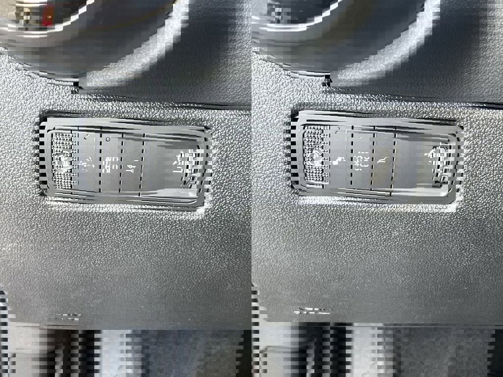 New 2025 Chevrolet Equinox EV RS image 22