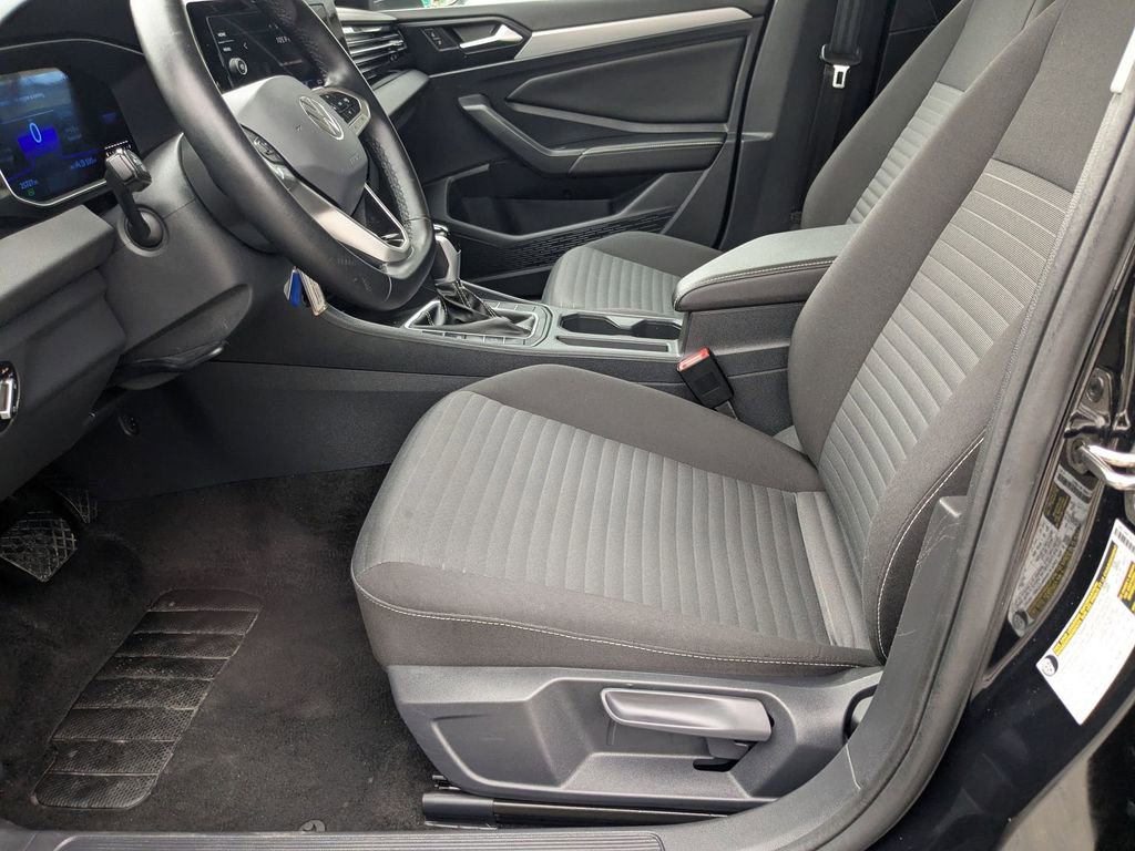 Used 2025 Volkswagen Jetta S image 11