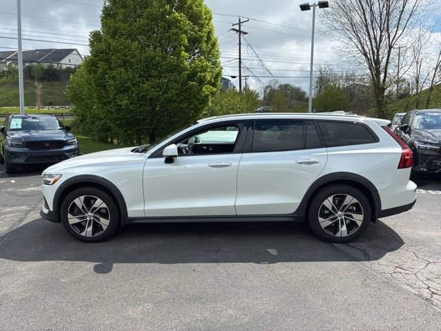 Used 2020 Volvo V60 T5 Cross Country w/ Protection Package Premier AWD/4WD image 2