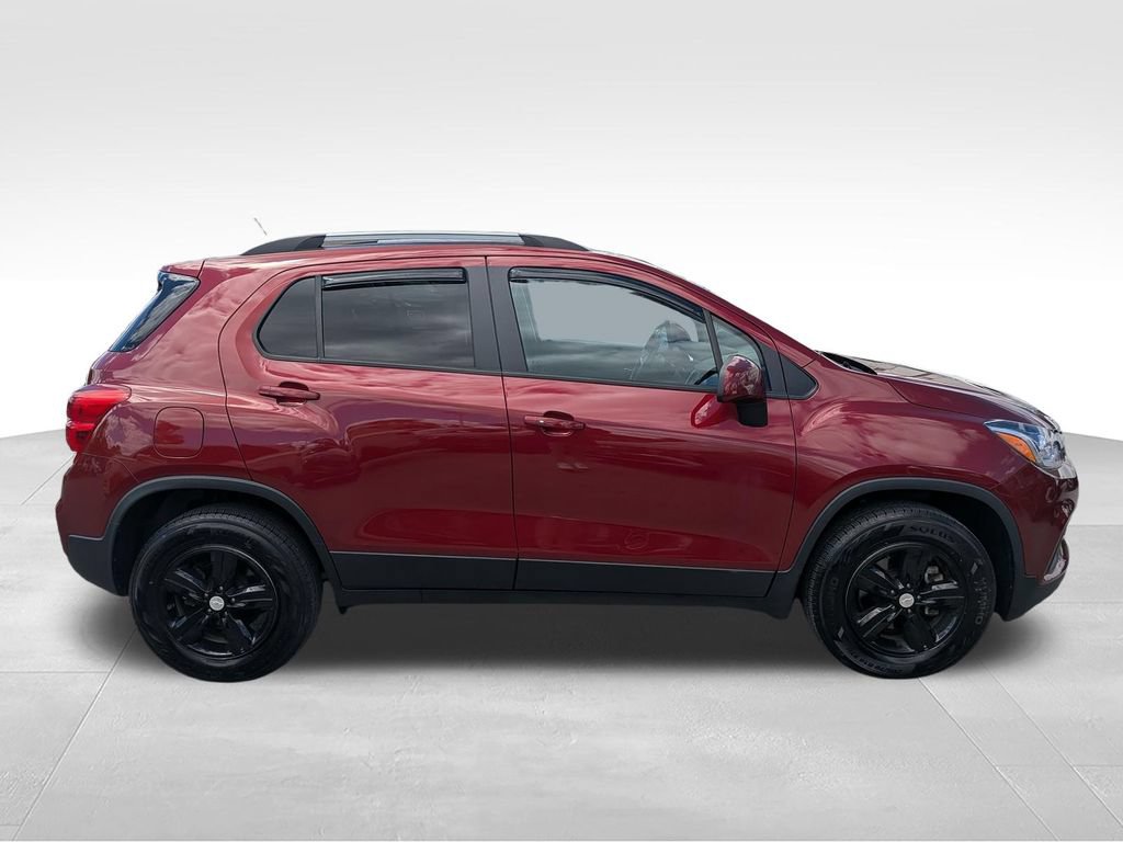 Used 2021 Chevrolet Trax LT w/ Premium Seat Package AWD/4WD image 12