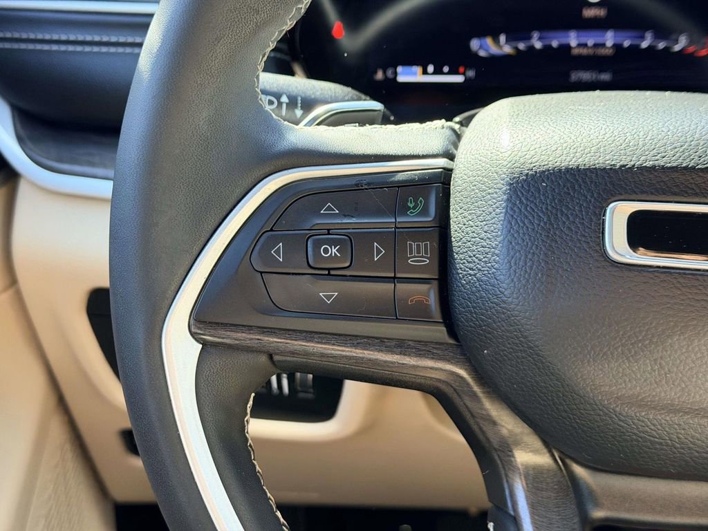 Used 2023 Jeep Grand Cherokee L Limited AWD/4WD image 9