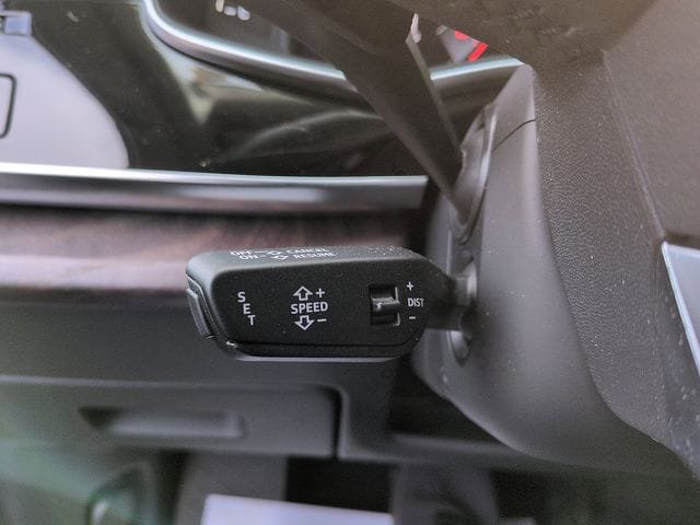 Used 2019 Audi Q8 Prestige w/ Luxury Package image 25