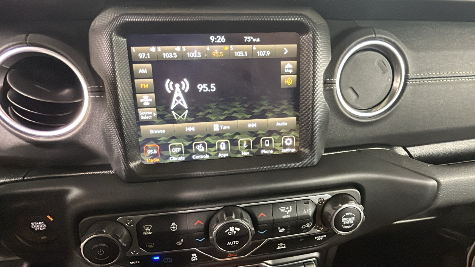 Used 2023 Jeep Wrangler Unlimited Sahara w/ Cold Weather Group AWD/4WD image 24