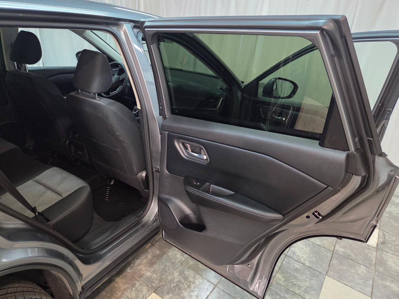 Used 2025 Nissan Rogue SV AWD/4WD image 14