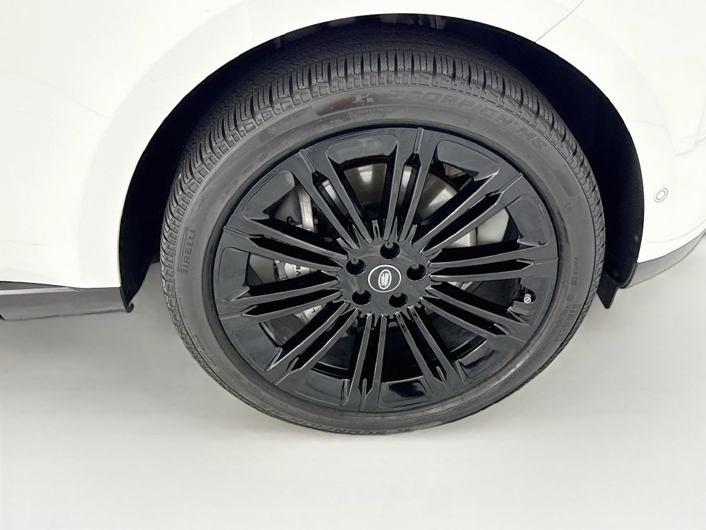 Certified 2025 Land Rover Range Rover SE AWD/4WD image 31