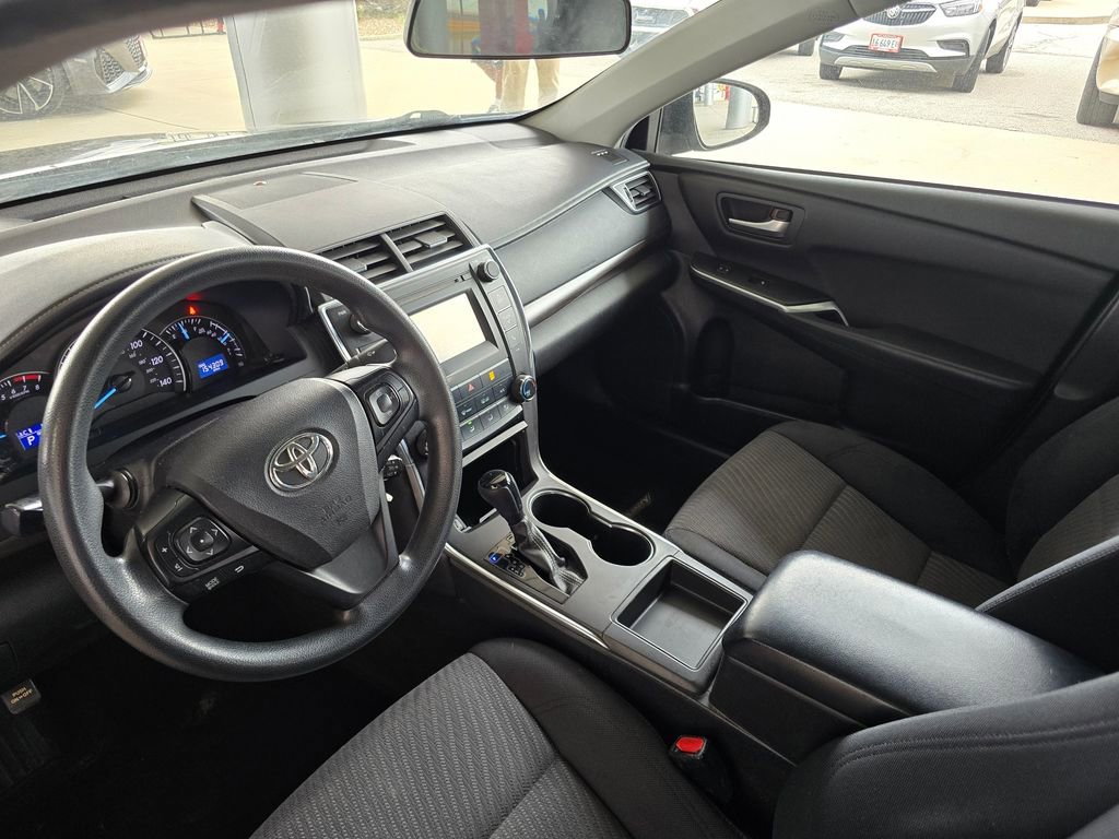 Used 2015 Toyota Camry LE image 11