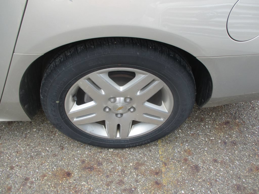 Used 2011 Chevrolet Impala LT FWD image 9