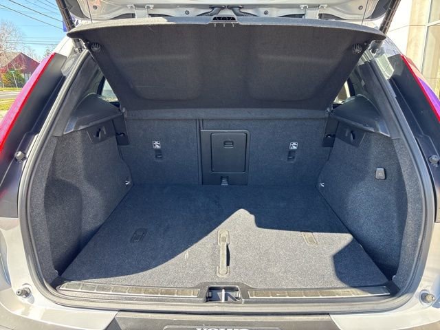 Used 2025 Volvo XC40 B5 Plus AWD/4WD image 11