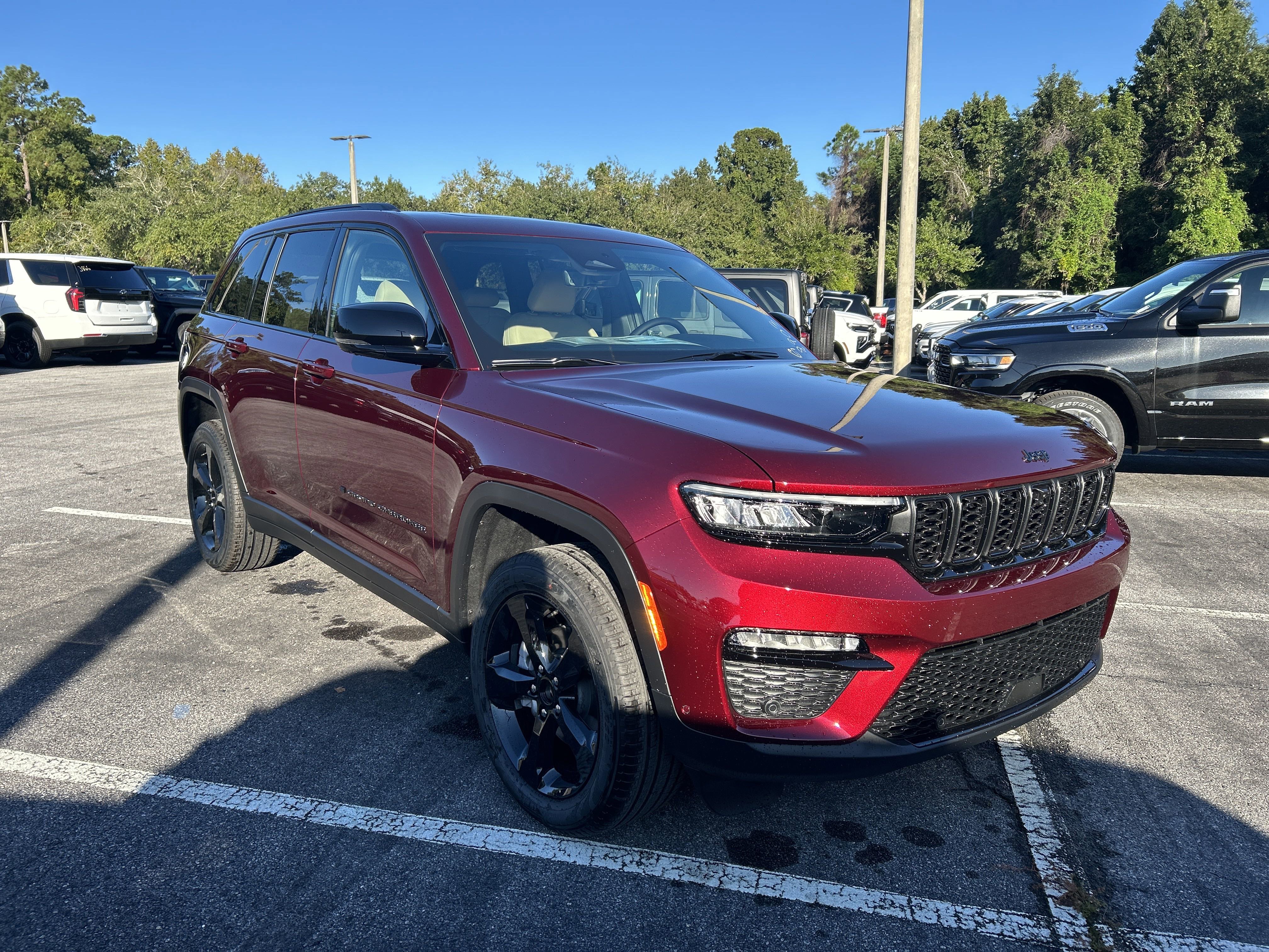 New 2025 Jeep Grand Cherokee Limited w/ Luxury Tech Group II image 3