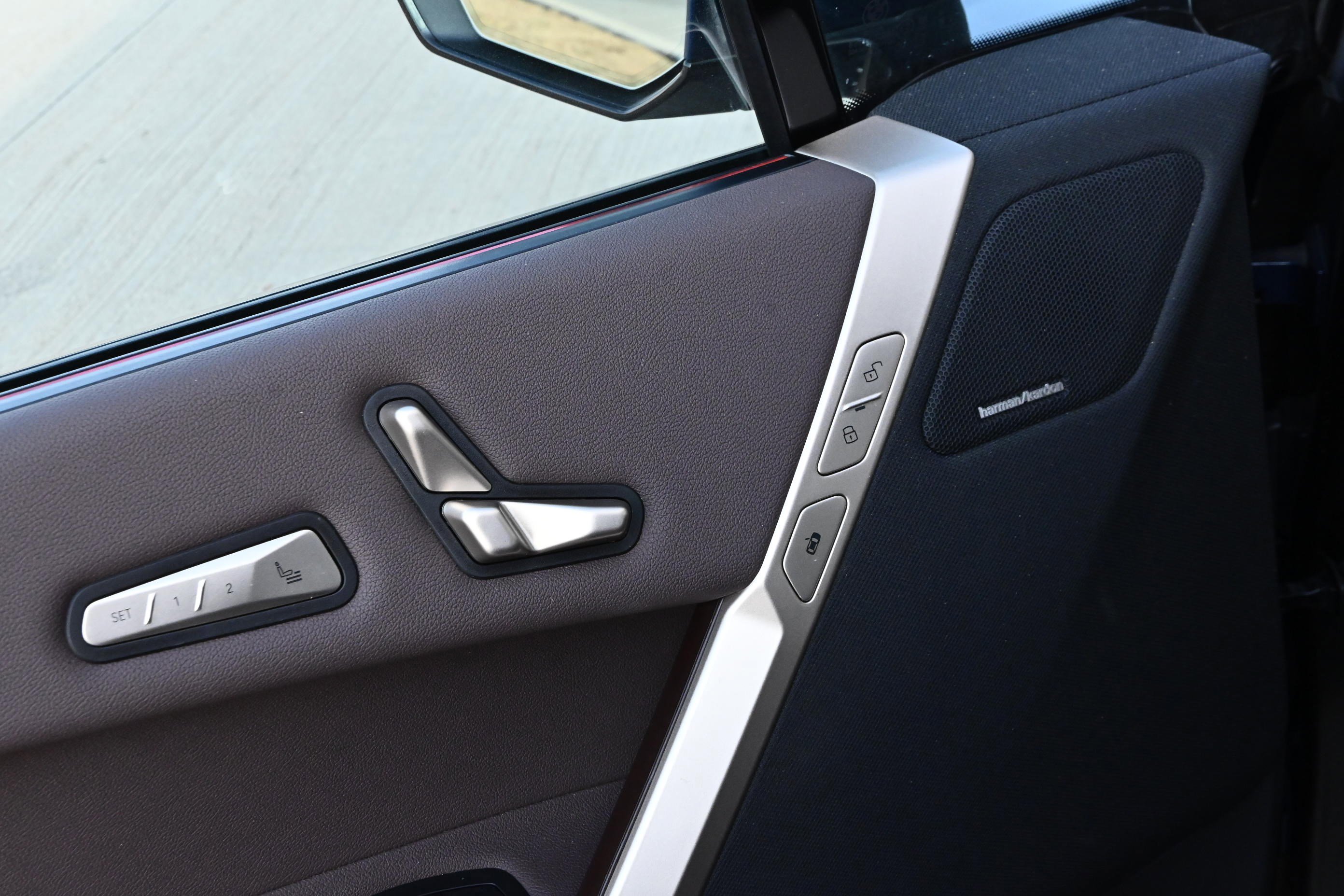 Certified 2025 BMW iX xDrive50 image 31