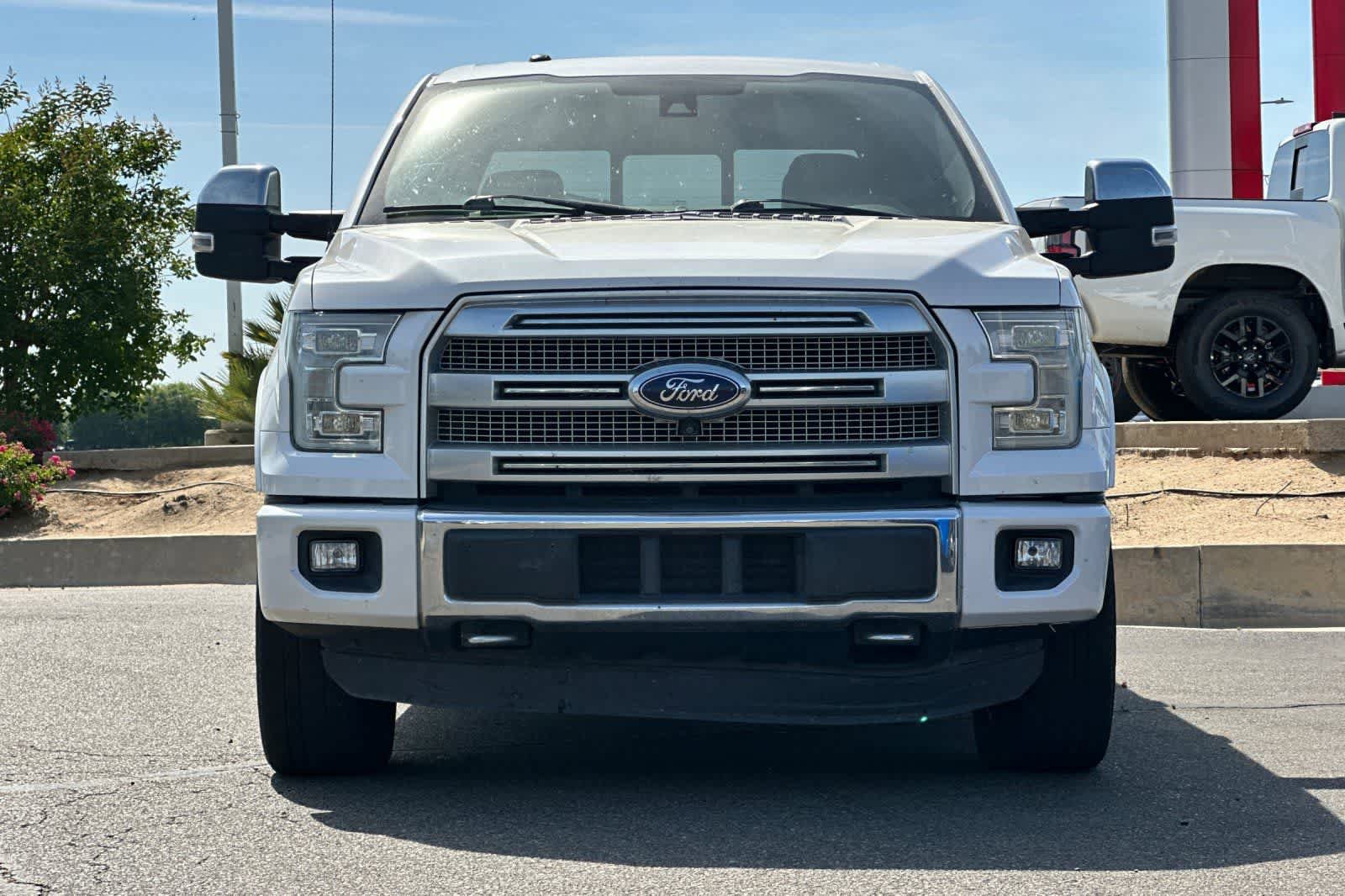 Used 2015 Ford F150 Platinum w/ Equipment Group 701A Luxury AWD/4WD image 11
