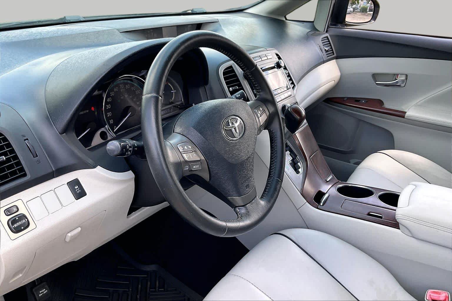 Used 2011 Toyota Venza w/ Leather Pkg FWD image 13