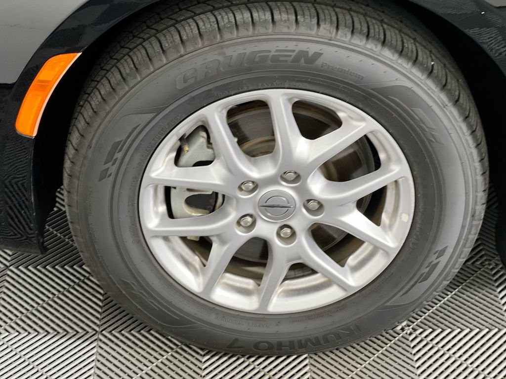 Used 2024 Chrysler Pacifica Touring-L FWD image 11