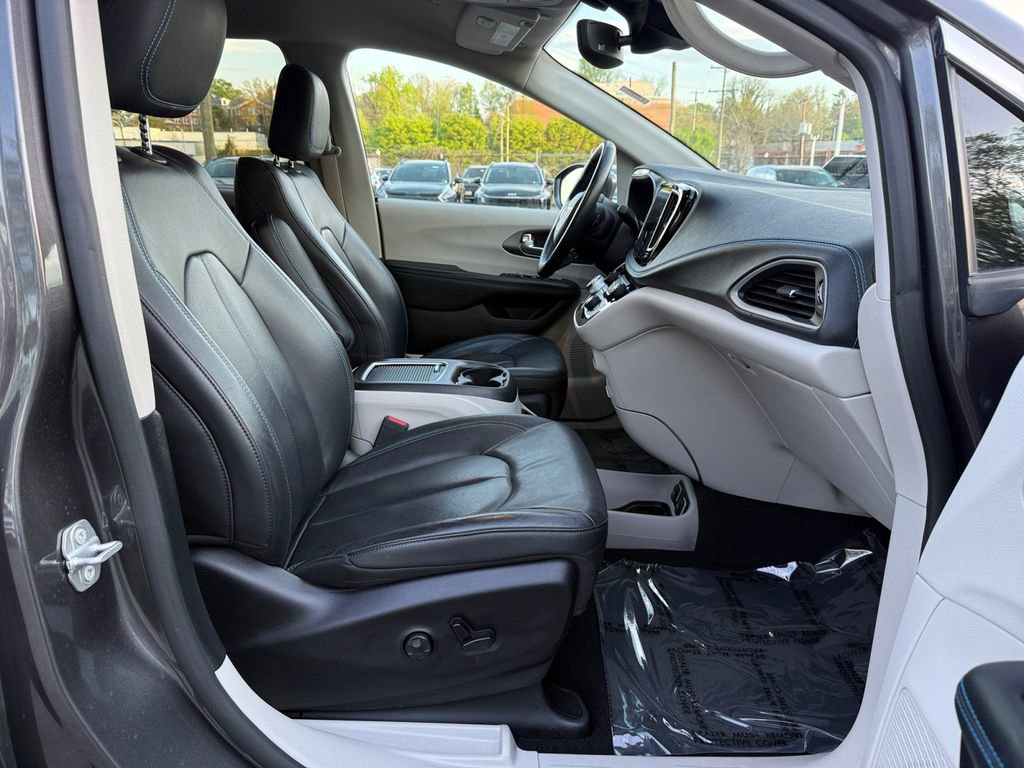 Used 2021 Chrysler Pacifica Touring-L w/ Premium & Safety Sphere Group image 29
