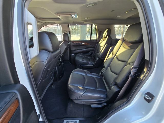 Used 2016 Cadillac Escalade Luxury image 12
