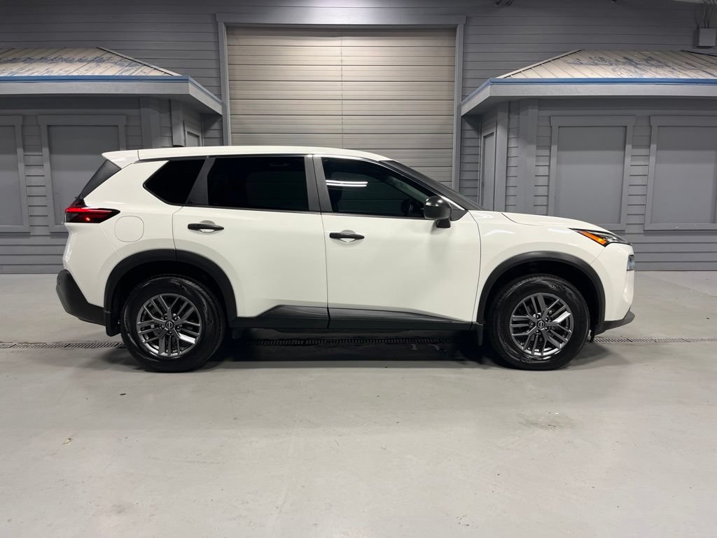 Used 2023 Nissan Rogue S AWD/4WD image 8