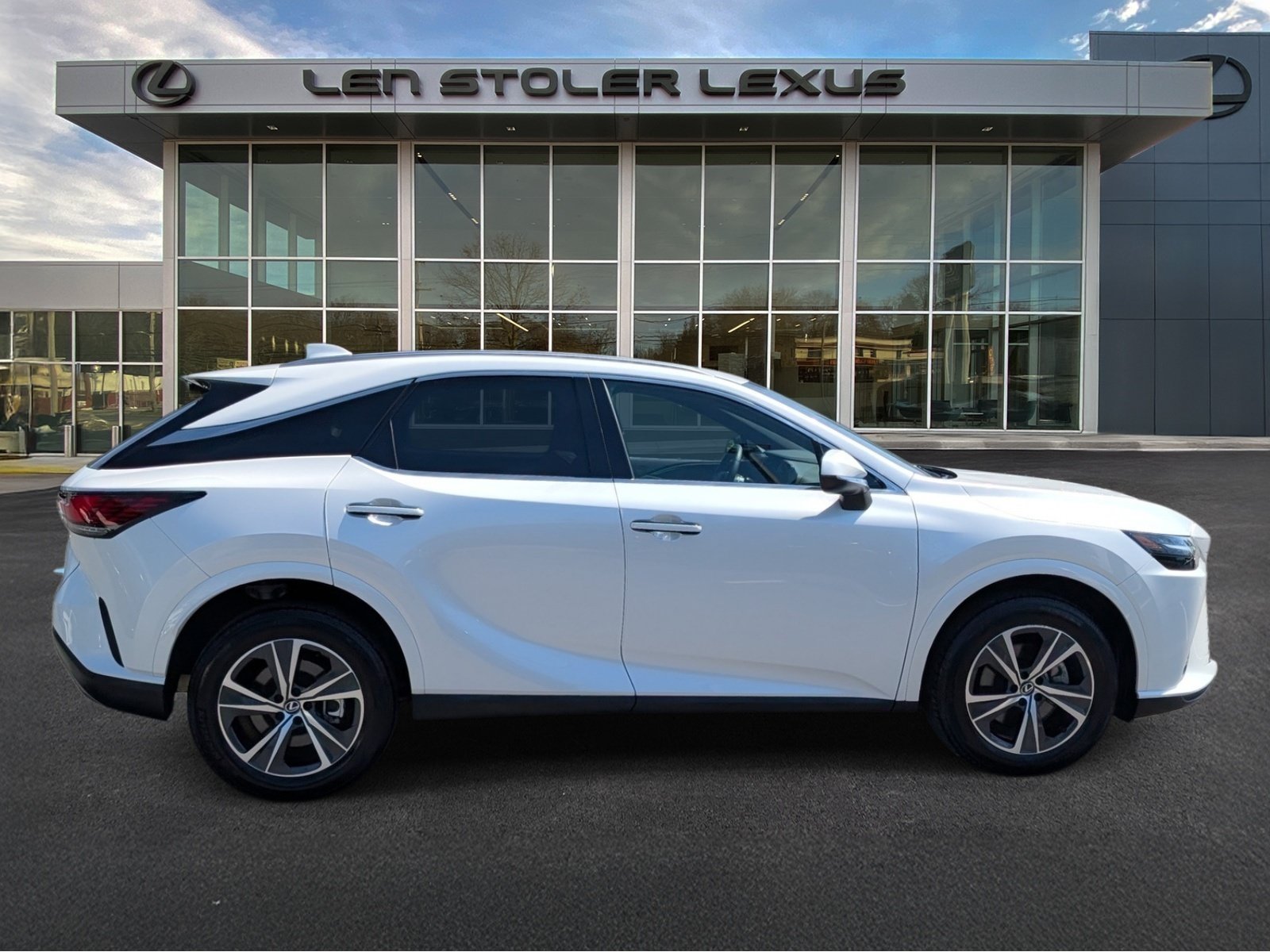 Certified 2025 Lexus RX 350h AWD/4WD image 2