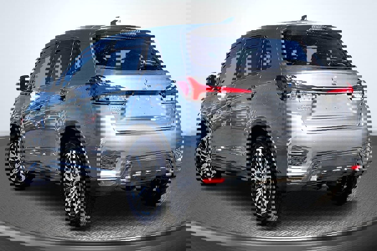 Used 2020 Mitsubishi Outlander Sport SE image 2