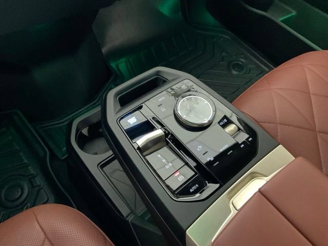 Used 2023 BMW iX xDrive50 w/ Sport Package AWD/4WD image 15