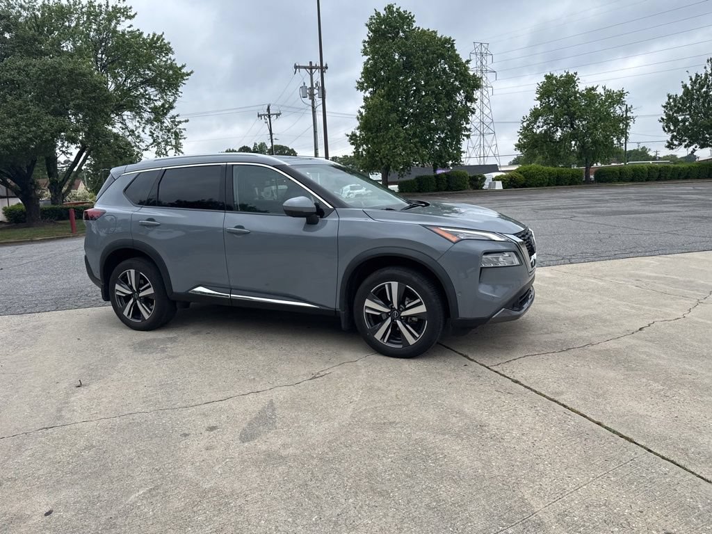 Used 2023 Nissan Rogue SL w/ SL Premium Package FWD image 4
