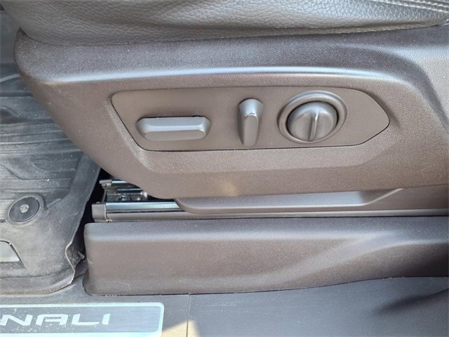 Used 2020 GMC Sierra 3500 Denali w/ Technology Package image 18