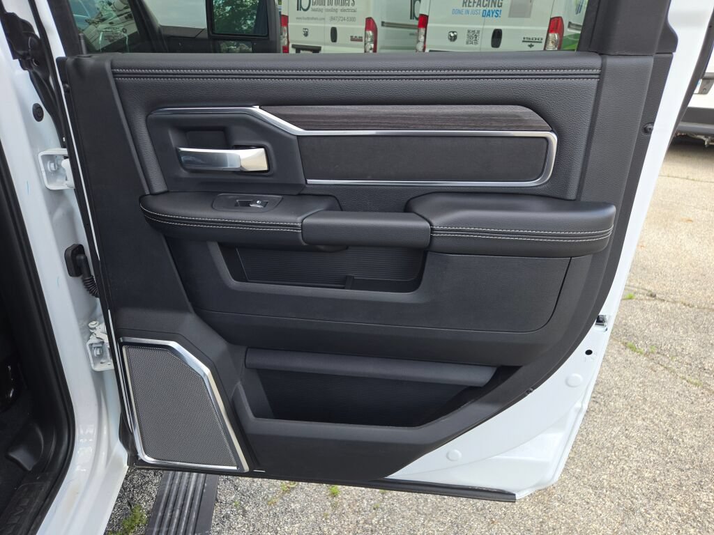 New 2026 RAM 2500 Laramie AWD/4WD image 13
